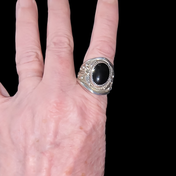 Native American Signed Black Onyx And Sterling Silver Heavy Wide Band Ring - Picture 6 of 11